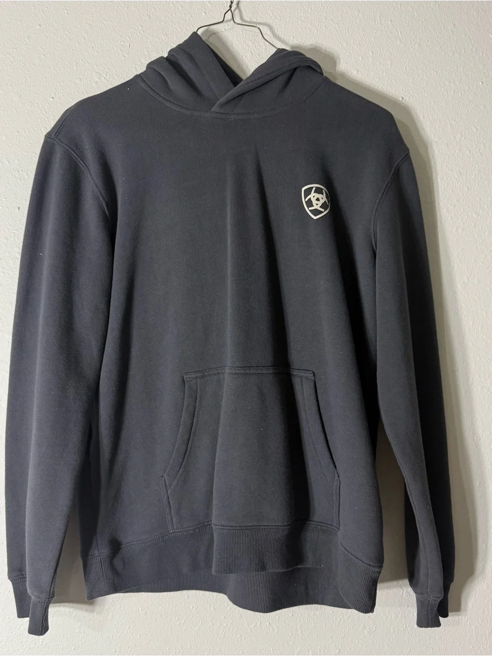 Ariat Black Hooded Pullover with Crest Emblem Boys large 14-16